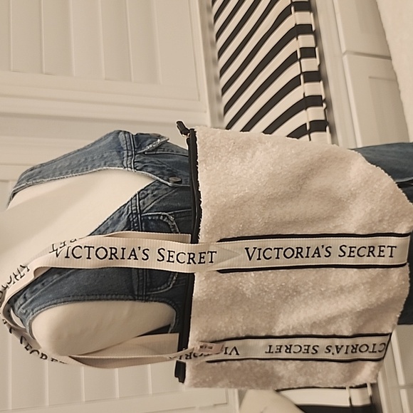 Victoria's Secret White Tote with Black Accents NEW WITH TAG - Picture 3 of 6